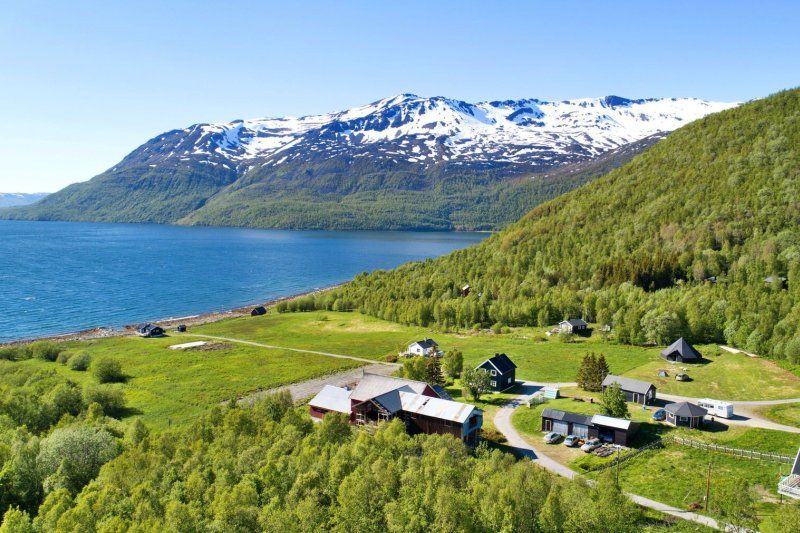 Arctic Fjordcamp Burfjord ligging
