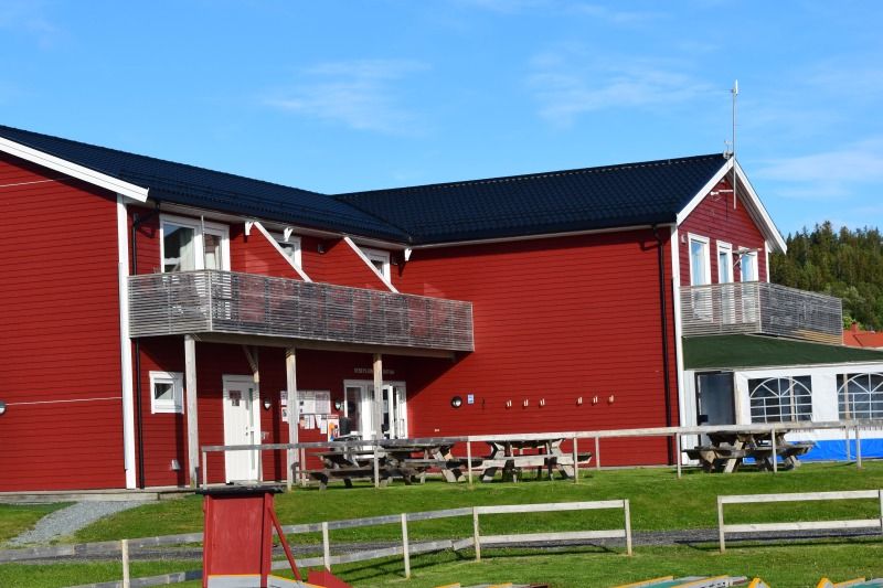 PlusCamp Hauganfjaera Camping receptie met appartementen