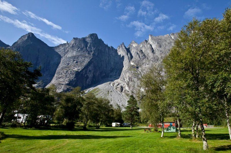 Trollveggen Camping Uitzicht en Sanitairgebouw