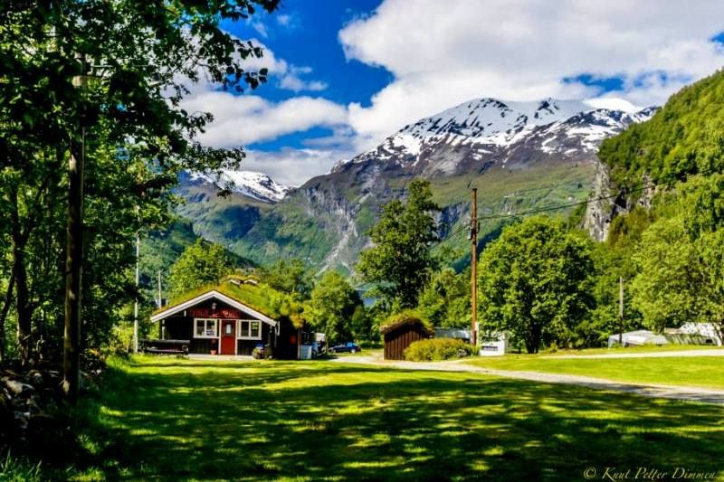 Vinje Camping Geiranger receptie & uitzicht